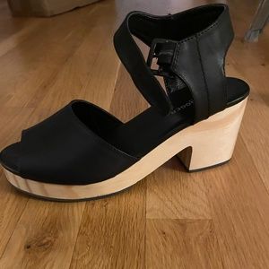 Kelsi Dagger open toe clog sandal